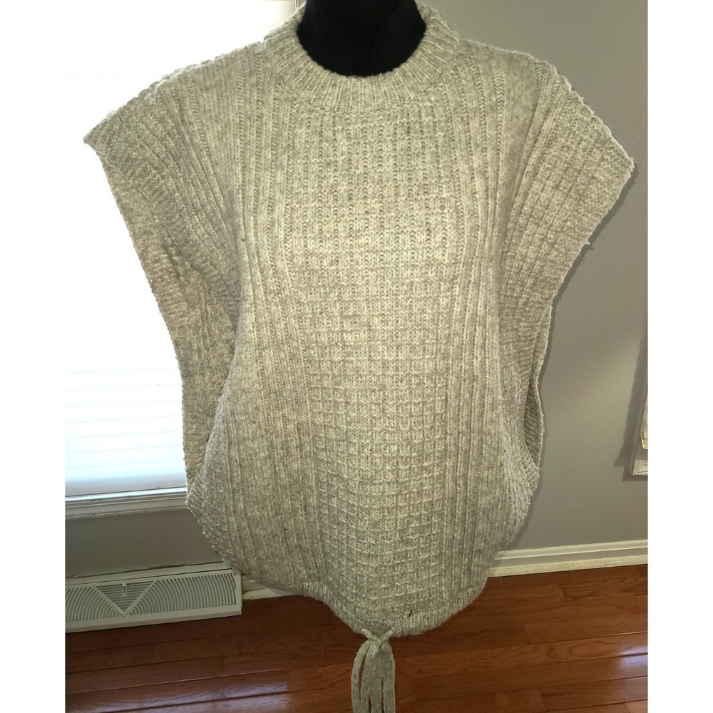 Universal Thread Open Poncho Sweater Vest Gray Cable Knit Drawstring‎ Hem OSFM